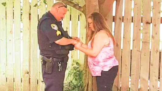 “Something Amazing Happened Today.” Woman prays with officer who arrested her
